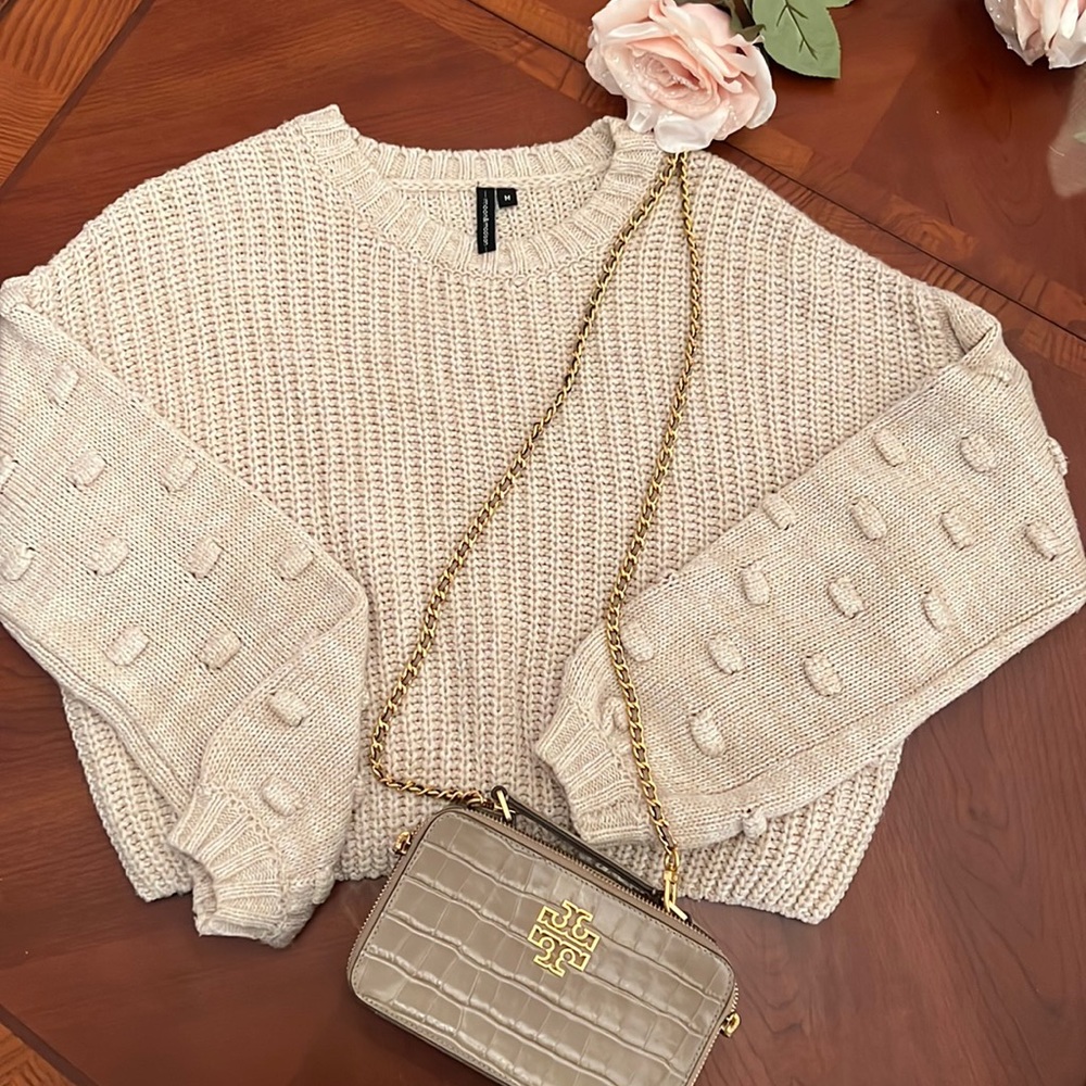 Moon & Madison cream cropped knit sweater with detailed sleeves 💕